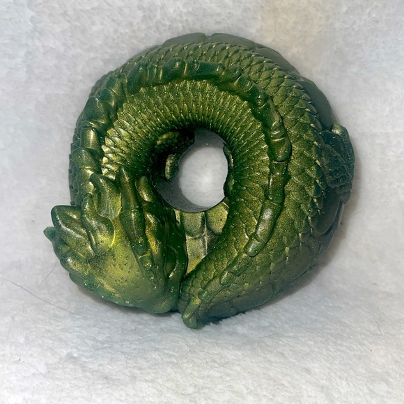 Green metallic Dragon Reptile paperweight - Picture 4 of 4
